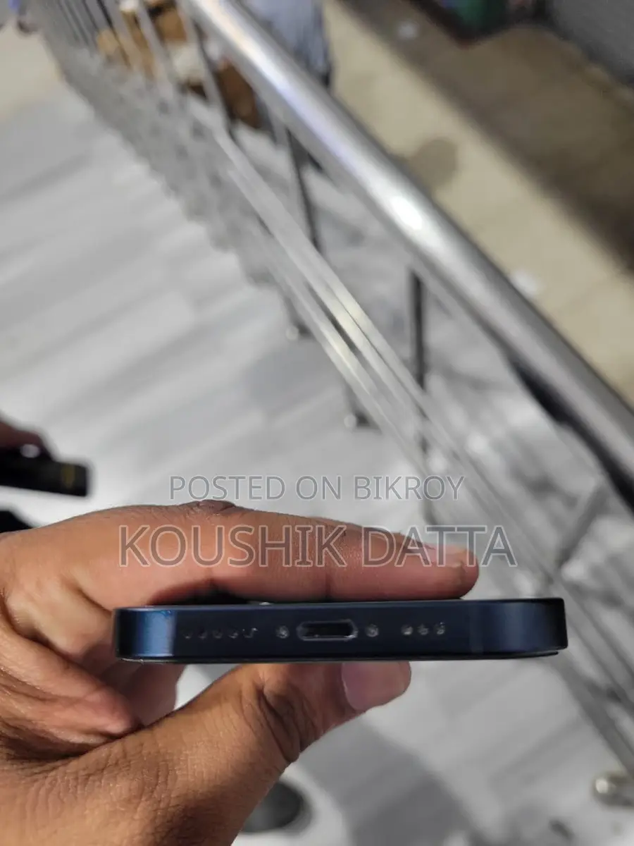 Apple iPhone 13 (Used)