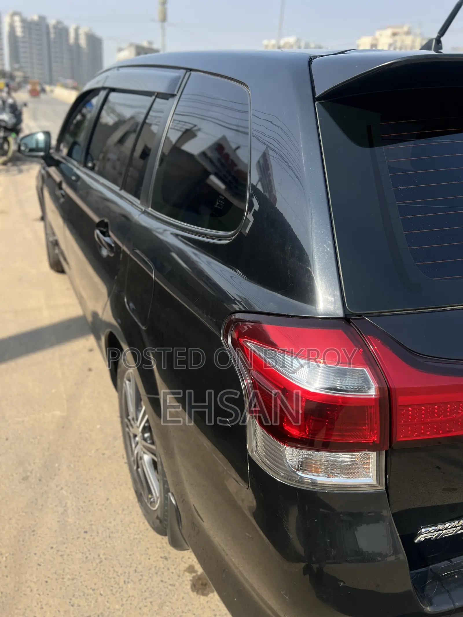 Toyota Fielder Hybrid 2015