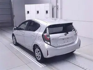 Toyota Aqua HYBRID 2021