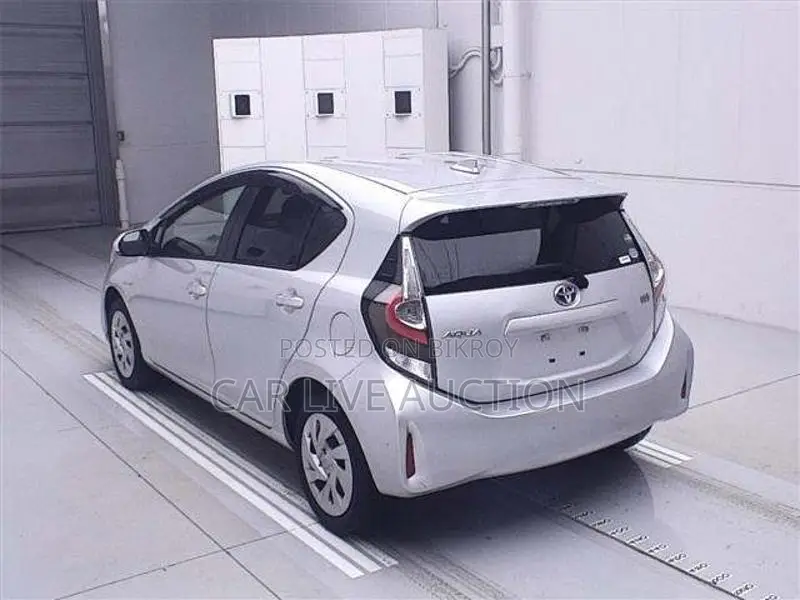 Toyota Aqua HYBRID 2021