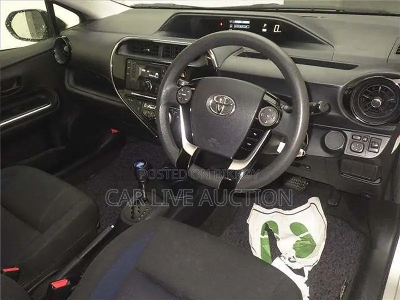 Toyota Aqua HYBRID 2021