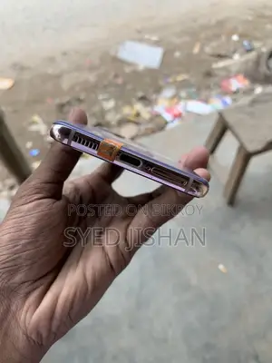 Samsung Galaxy S21 . (Used)