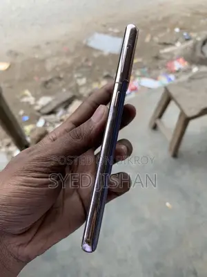 Samsung Galaxy S21 . (Used)