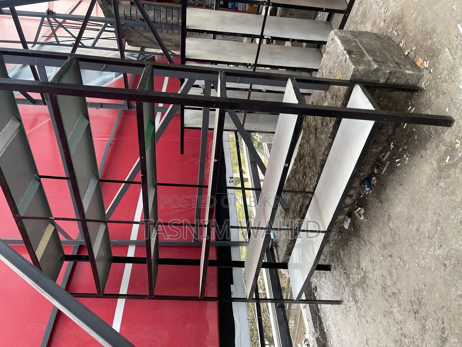 লোহার ডিসপ্লে সেল্ফ