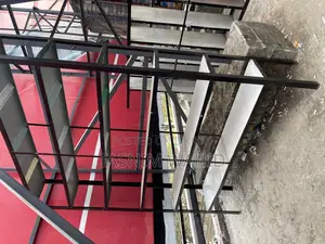 লোহার ডিসপ্লে সেল্ফ