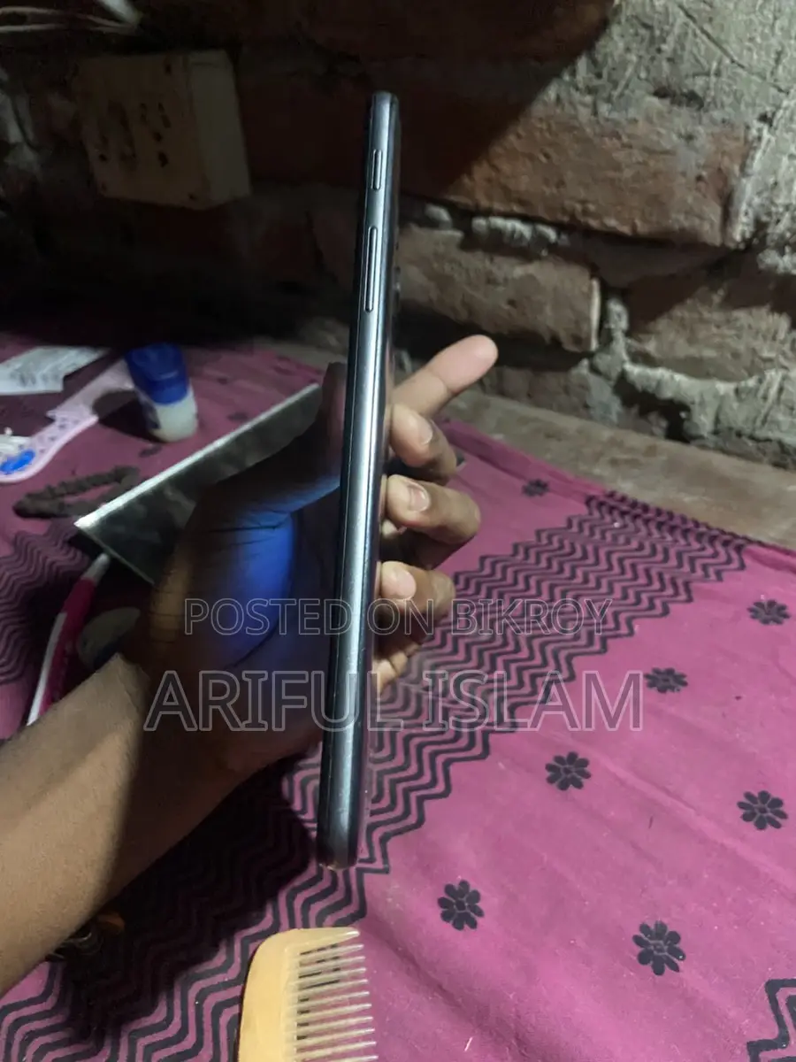 Samsung mobile phone (Used)