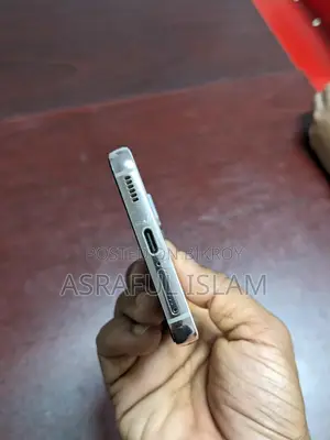Samsung Galaxy S22 (Used)