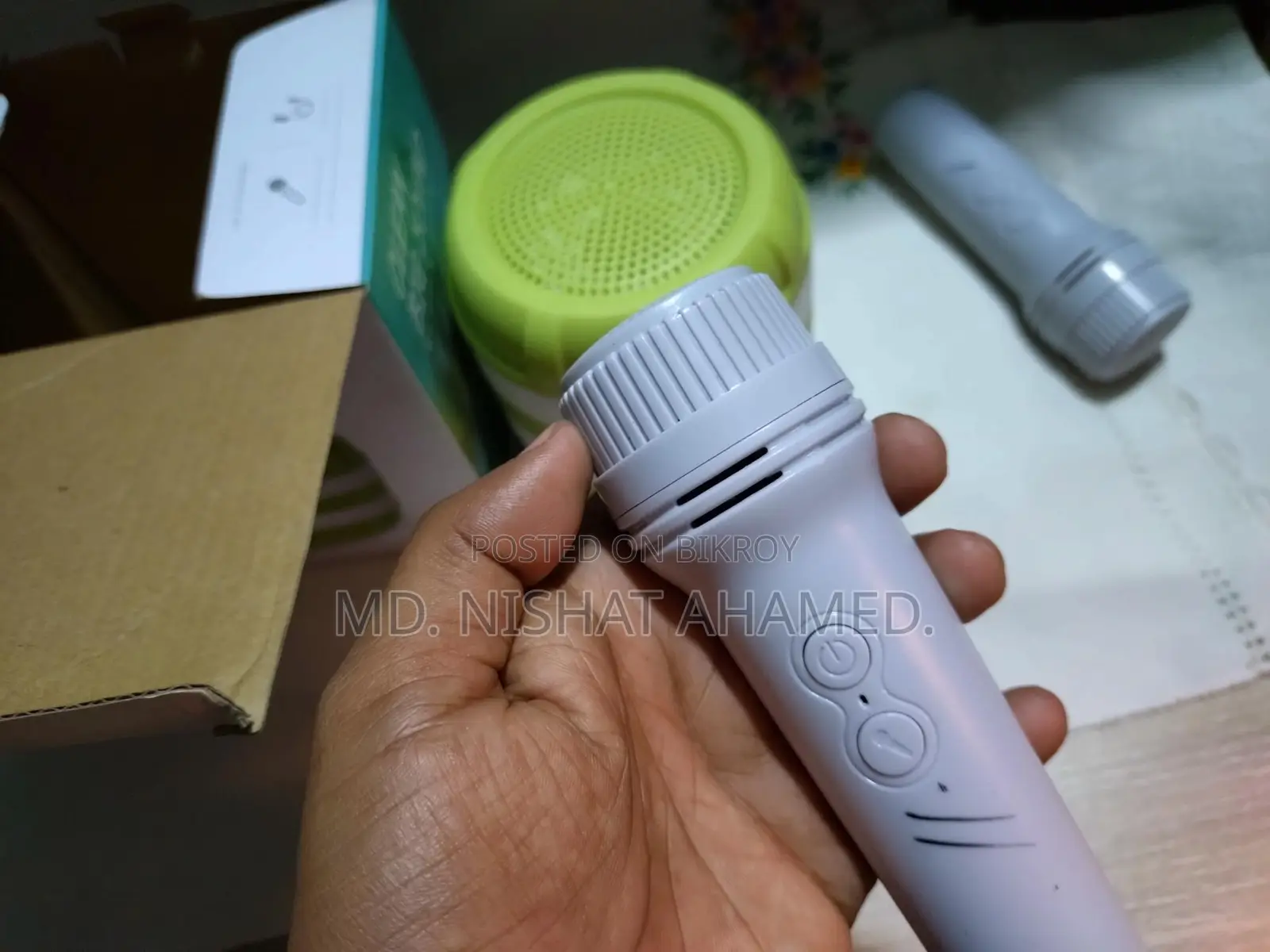 Speaker With 2 Microphones