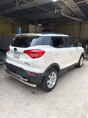 Mahindra XUV500 2020