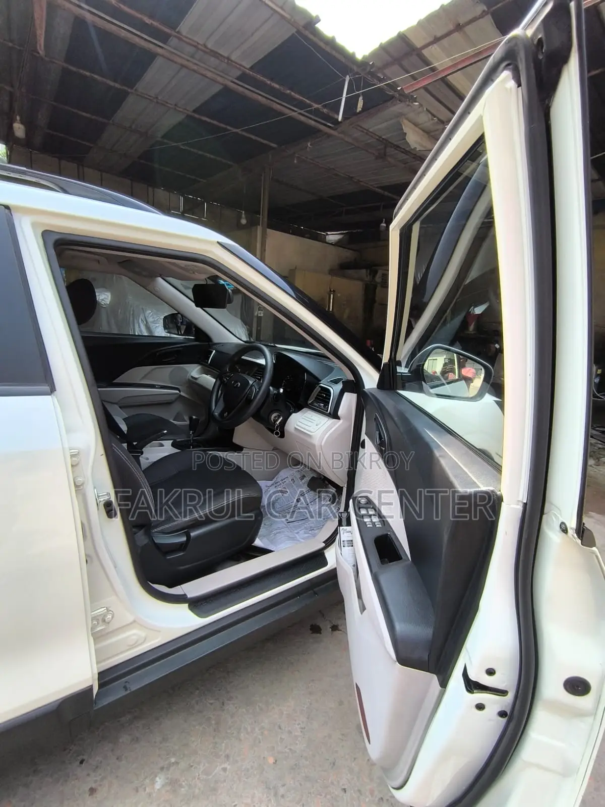 Mahindra XUV500 2020