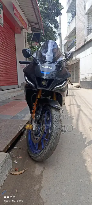 Yamaha R15 M . 2025