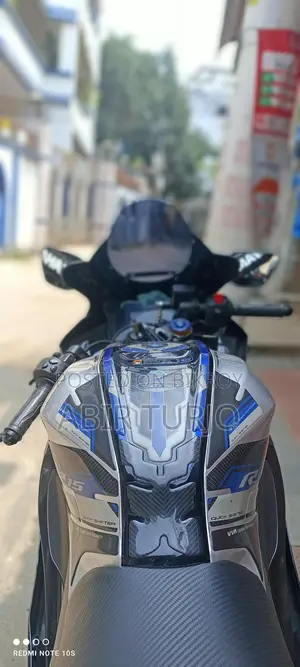 Yamaha R15 M . 2025