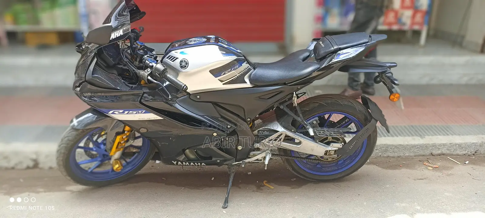 Yamaha R15 M . 2025