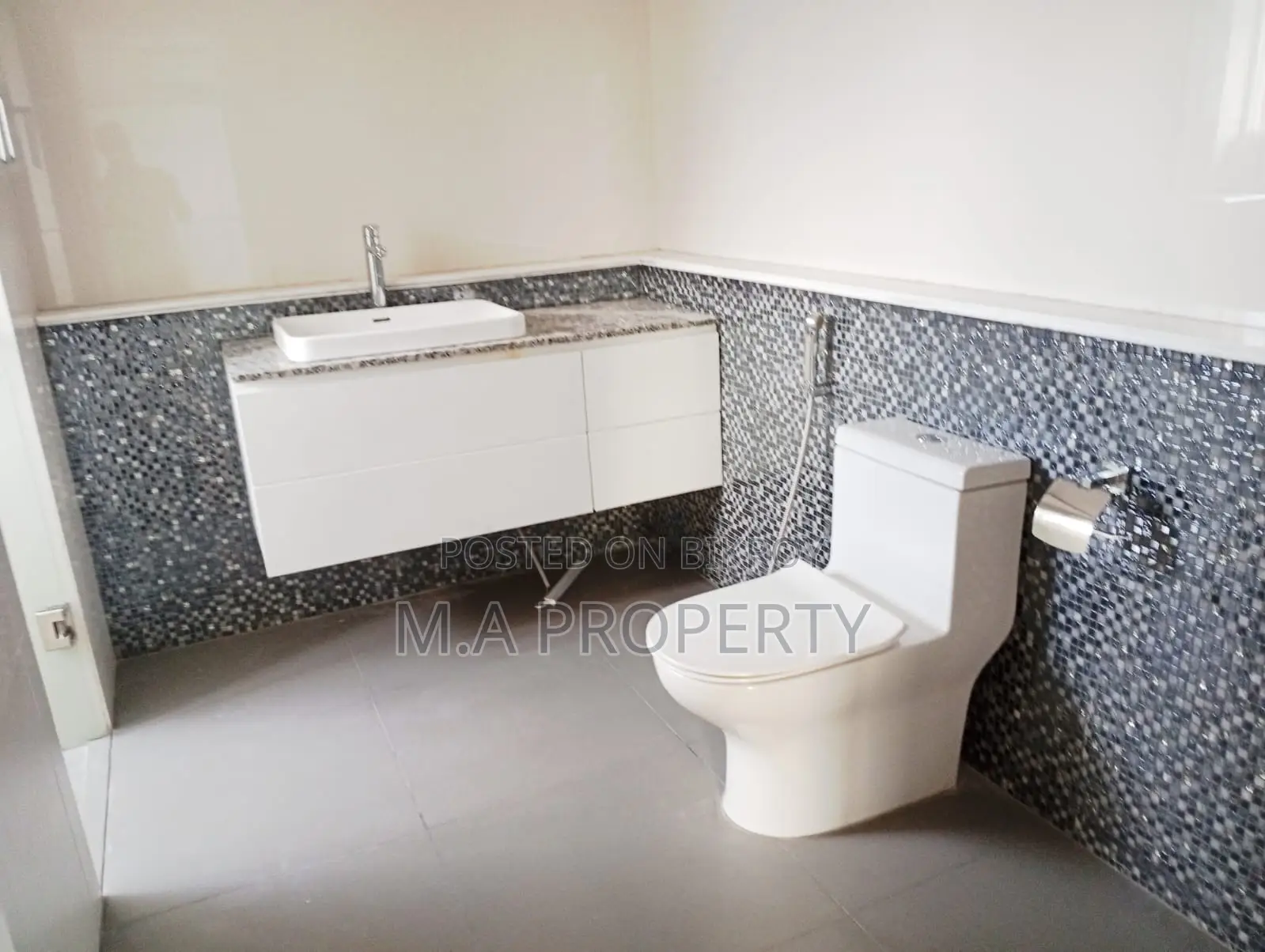 Rent Apartment 4-Bed 2-Carpark Gulshan North