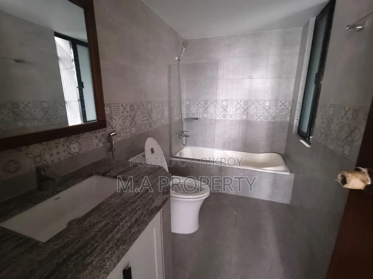 Rent Apartment 4-Bed 2-Carpark Gulshan North