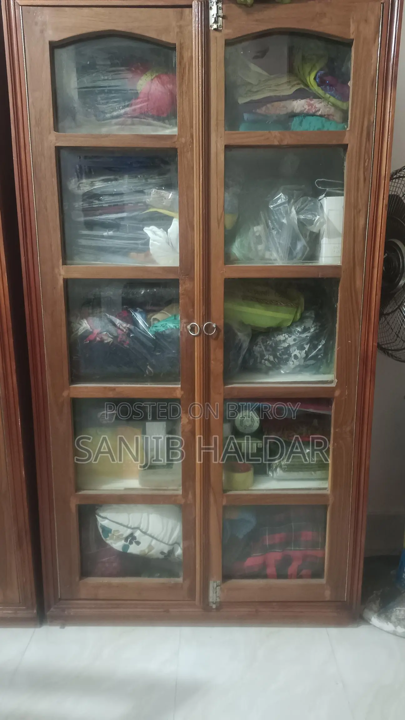 সুকেস,কাঠের আলমারি