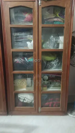 সুকেস,কাঠের আলমারি
