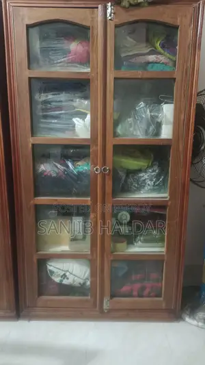 সুকেস,কাঠের আলমারি