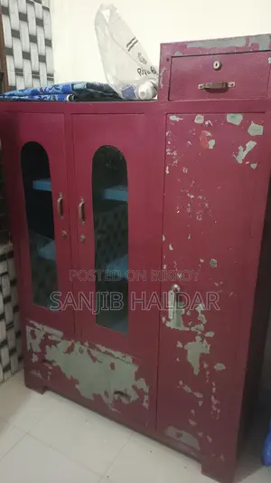 সুকেস,কাঠের আলমারি