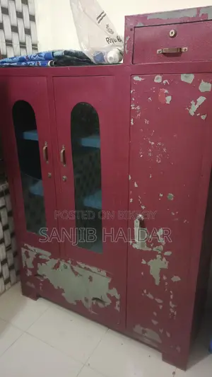 সুকেস,কাঠের আলমারি