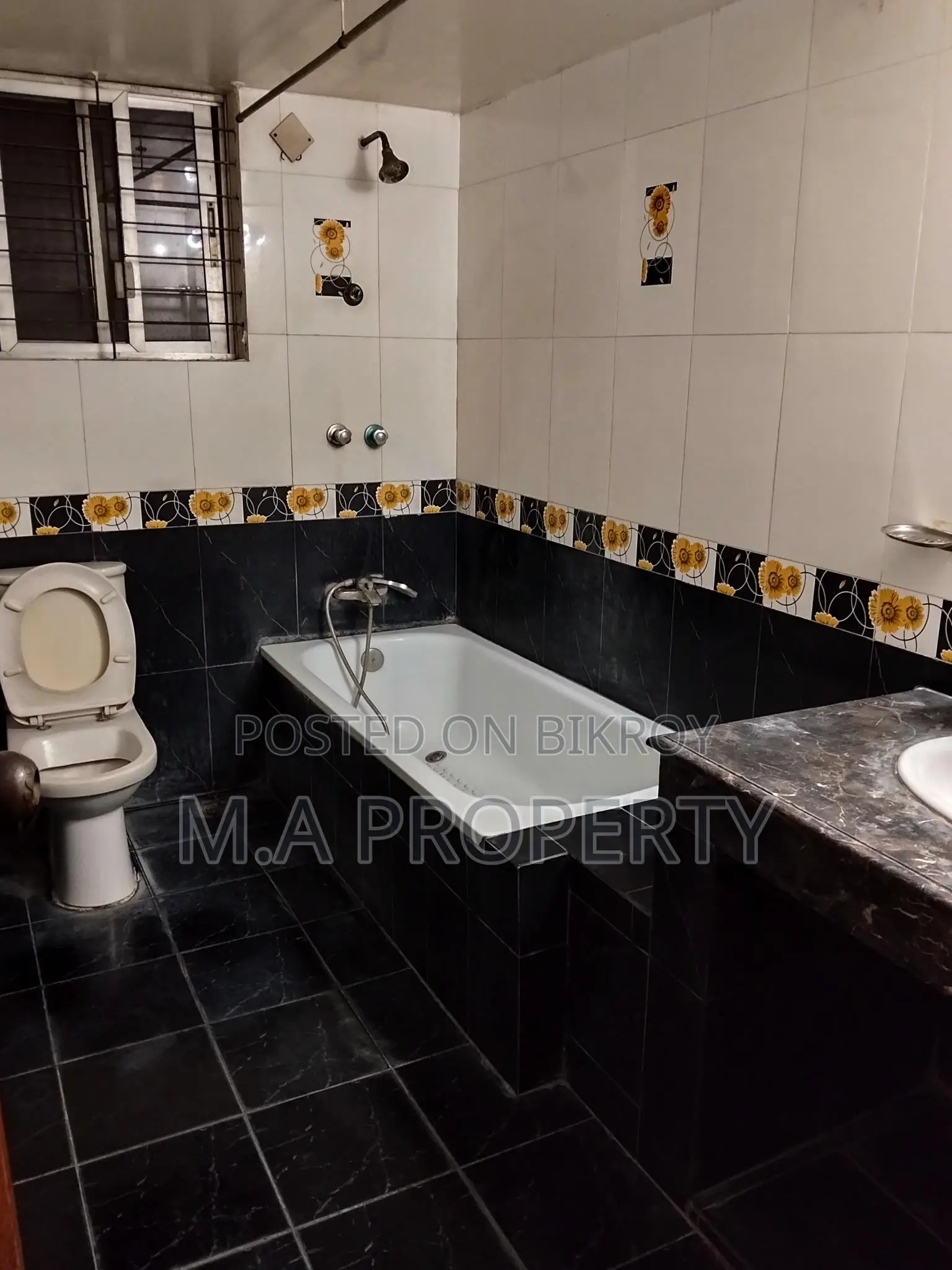 4 BED FURNISHED FLAT RENT IN GULSHAN 2 MEDDLE