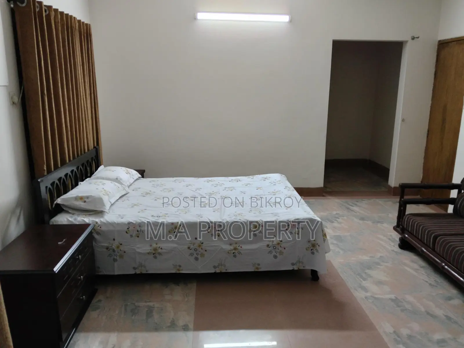 4 BED FURNISHED FLAT RENT IN GULSHAN 2 MEDDLE