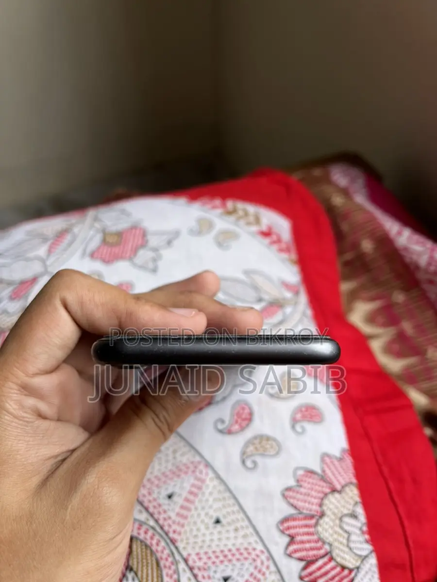 Apple iPhone 8 Black 64 Gb (Used)