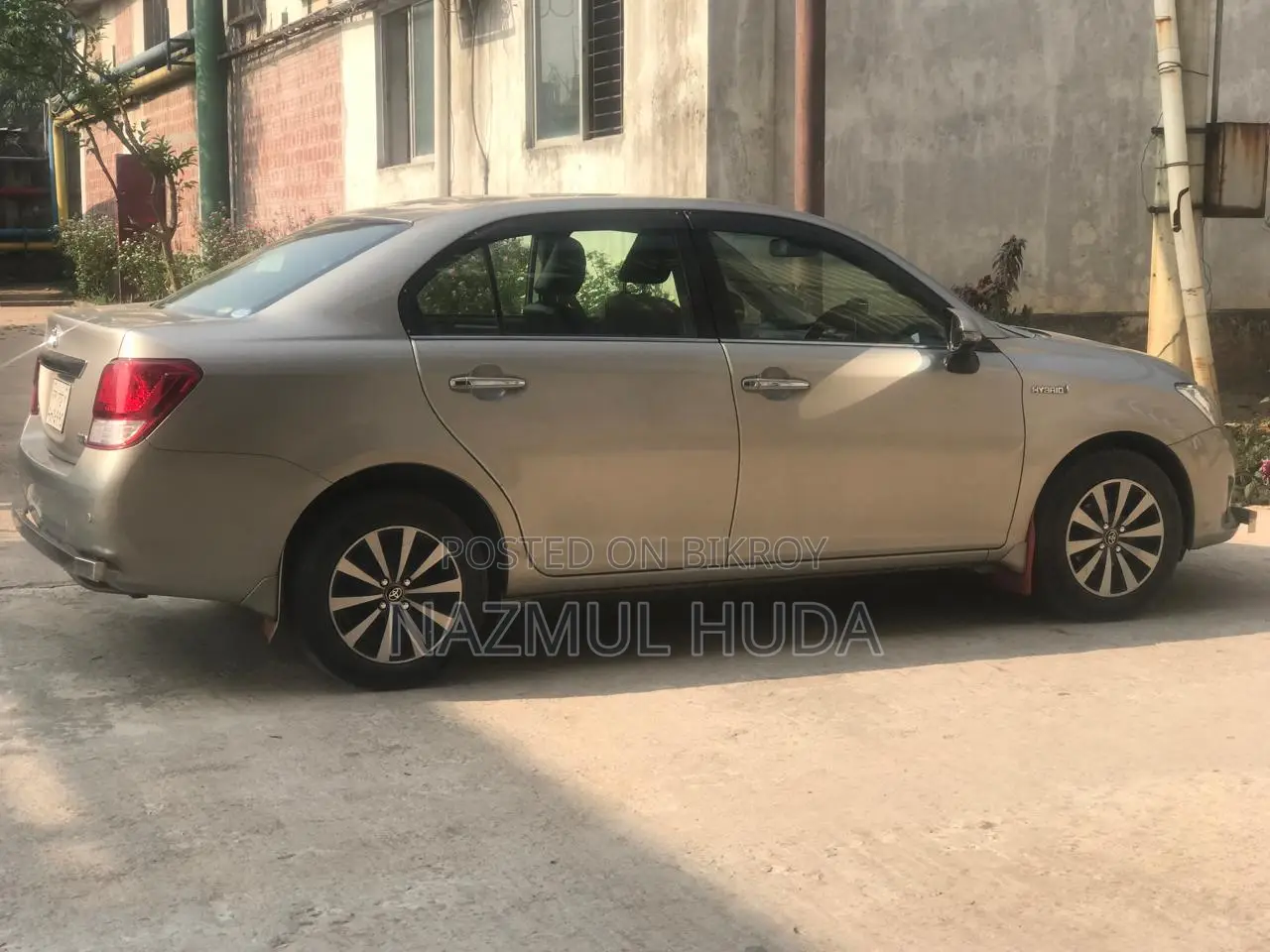 Toyota Axio Hybrid 2014