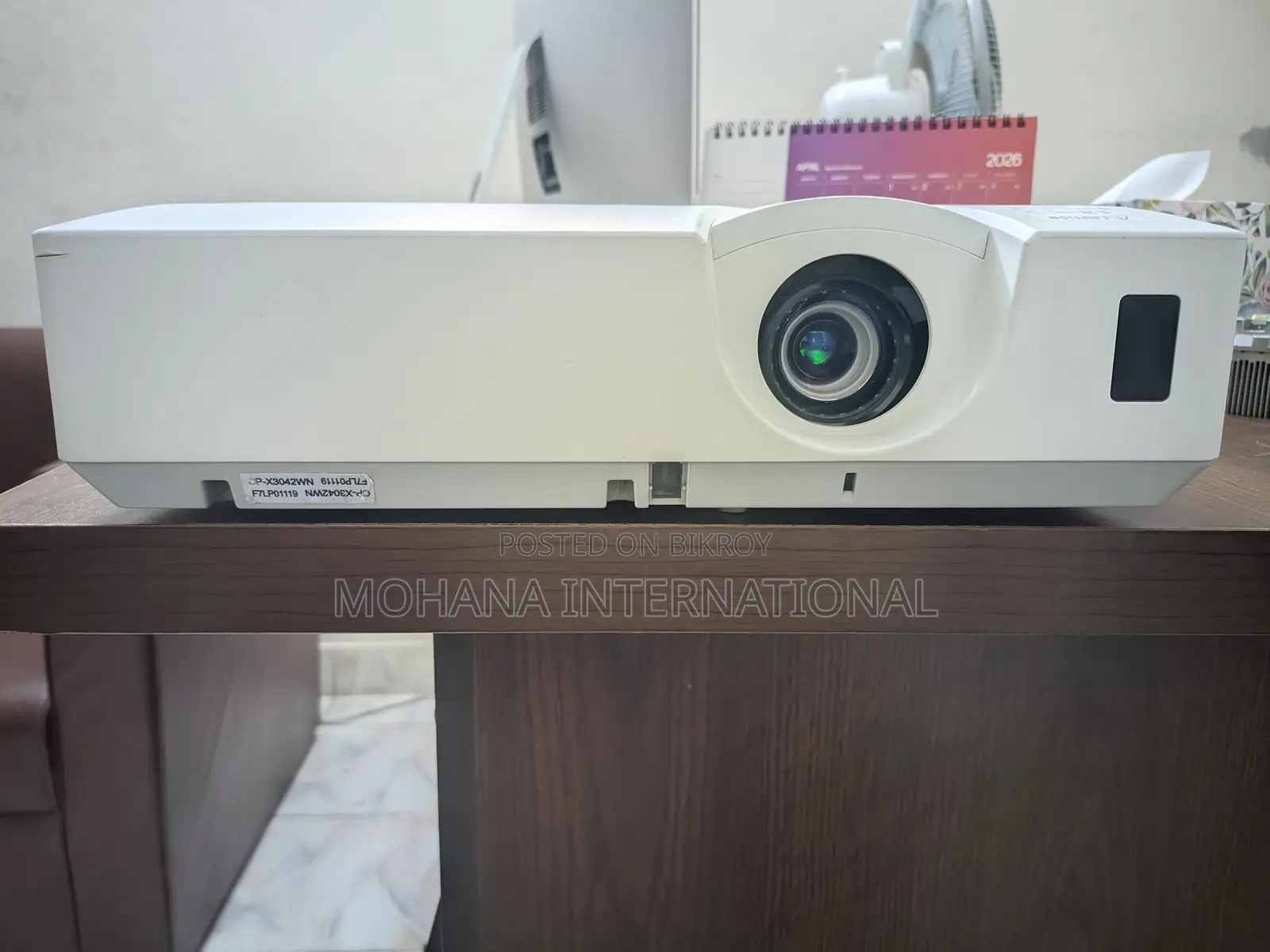 Hitachi CP x3042 wn Projector