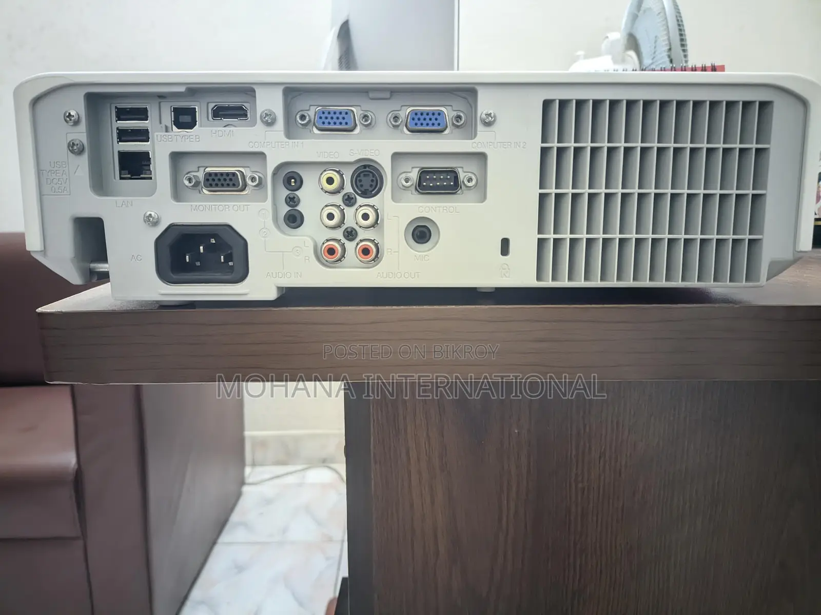 Hitachi CP x3042 wn Projector