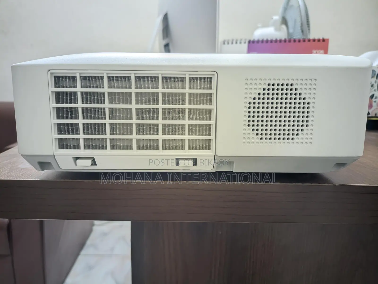 Hitachi CP x3042 wn Projector