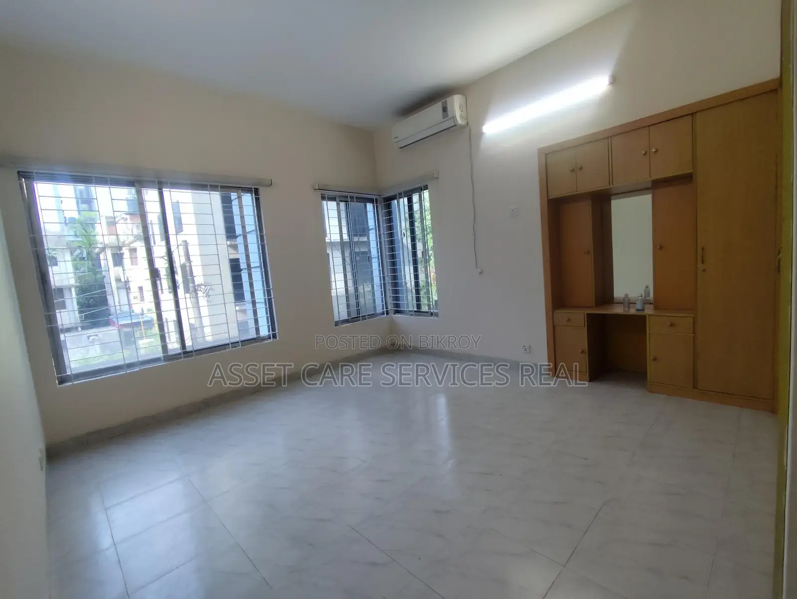 4Bed Un-Furnished Apartment For Rent In Banani