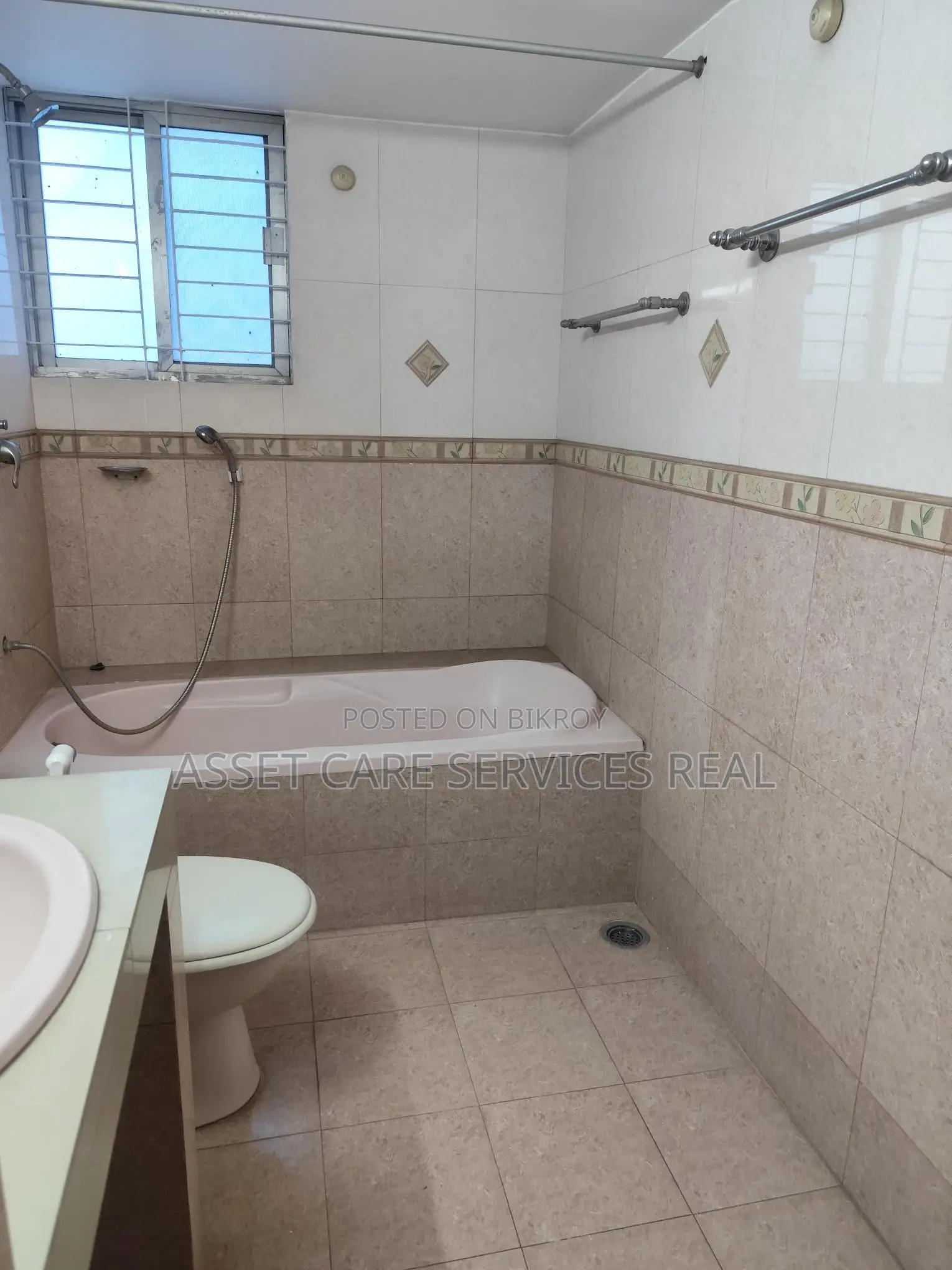4Bed Un-Furnished Apartment For Rent In Banani