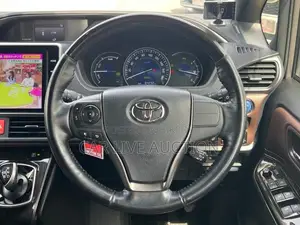 Toyota Esquire Hybrid GI 2020
