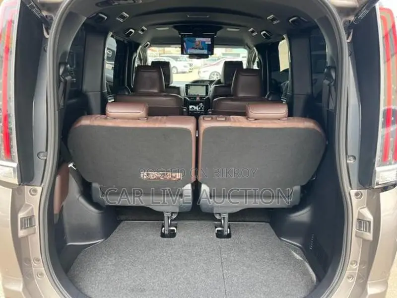 Toyota Esquire Hybrid GI 2020