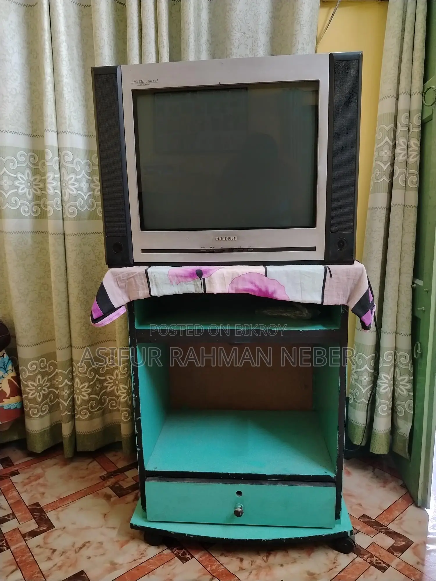 ট্রলি সহ টিভি বিক্রয় হবে