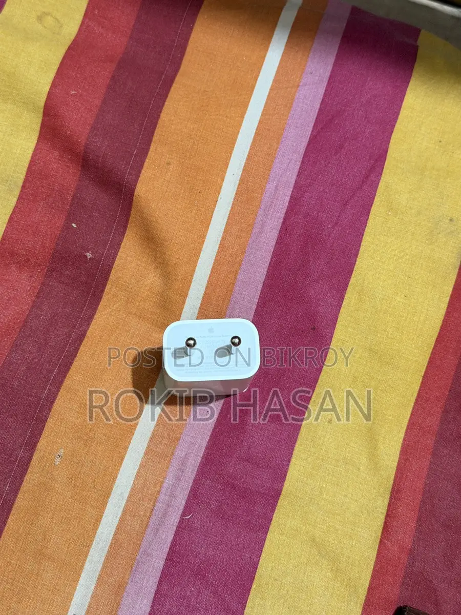 অ্যাপল ২০ ওয়াট অ্যাডাপ্টার ব্যবহৃত