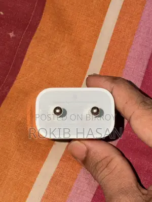 অ্যাপল ২০ ওয়াট অ্যাডাপ্টার ব্যবহৃত