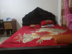 এই খাটটি বিক্রি করতে চাই