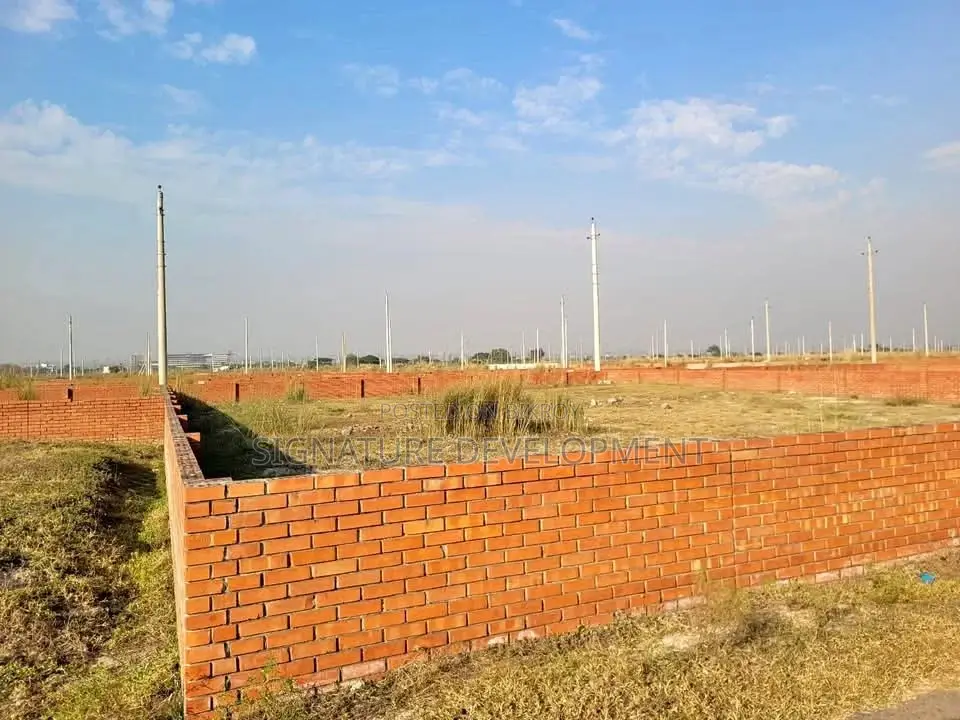 N-Block \\ 5 Katha \\ Plot \\ Urgent sale near Sports Complex.