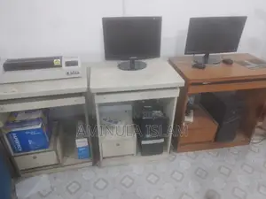 কম্পিউটার টেবিল