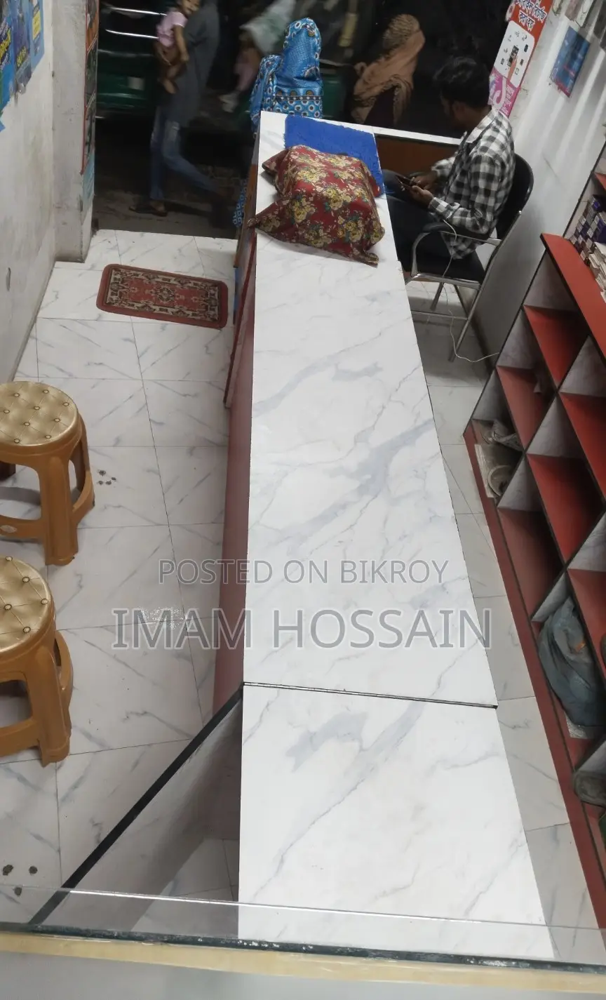 ইমার্জেন্সি দোকানের ডেকোরেশন বিক্রি করা হবে