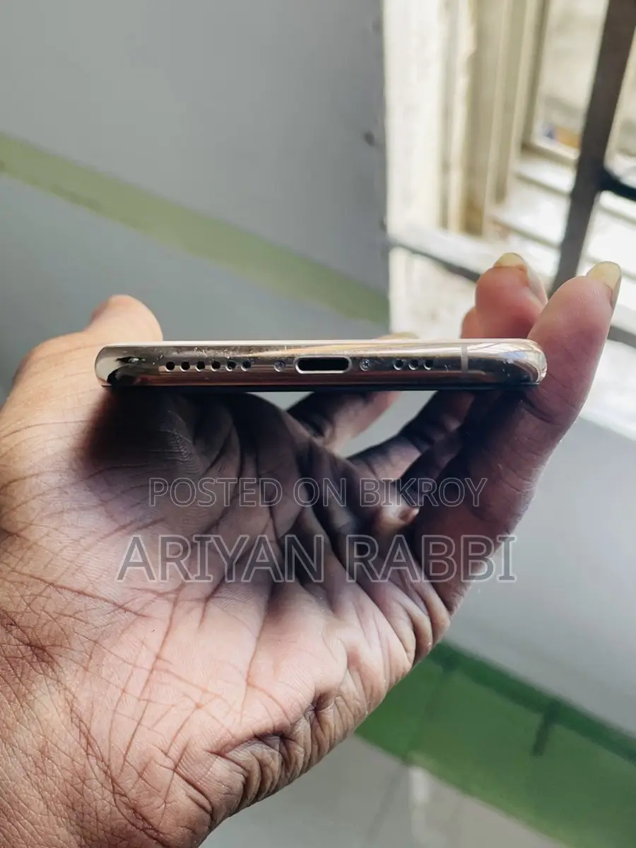 Apple iPhone XS (64GB) (Used)