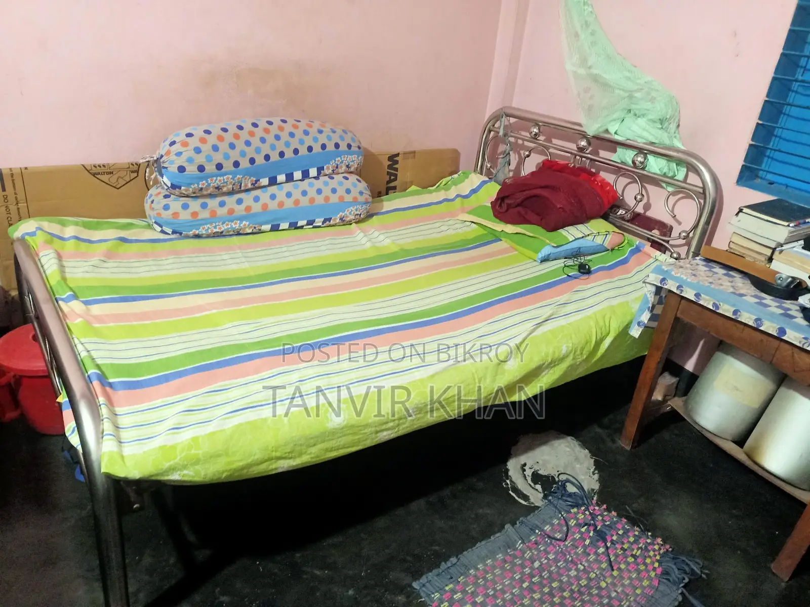 স্টিলের খাট