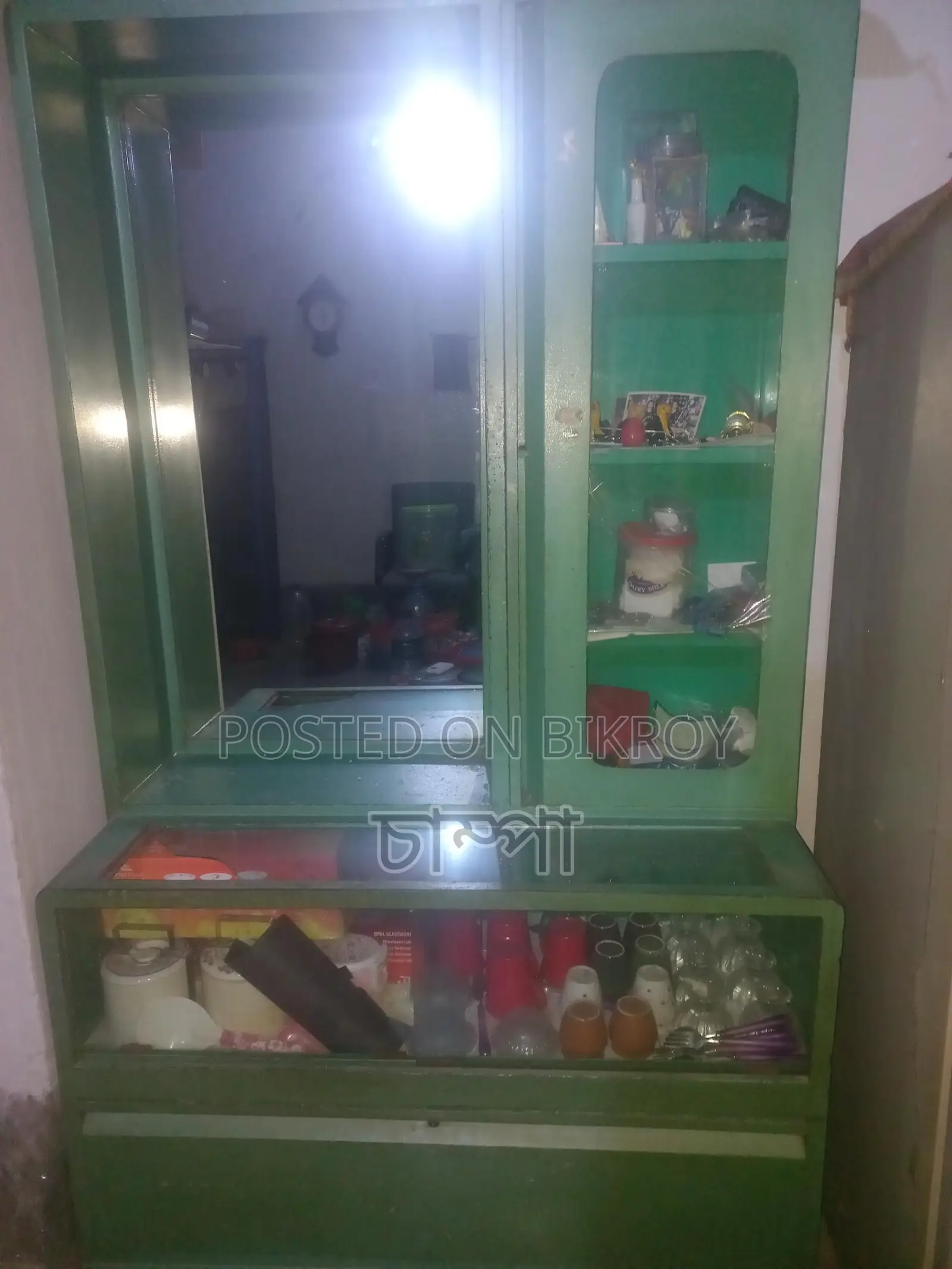 ব্যবহৃত ডেসিং টেবিল