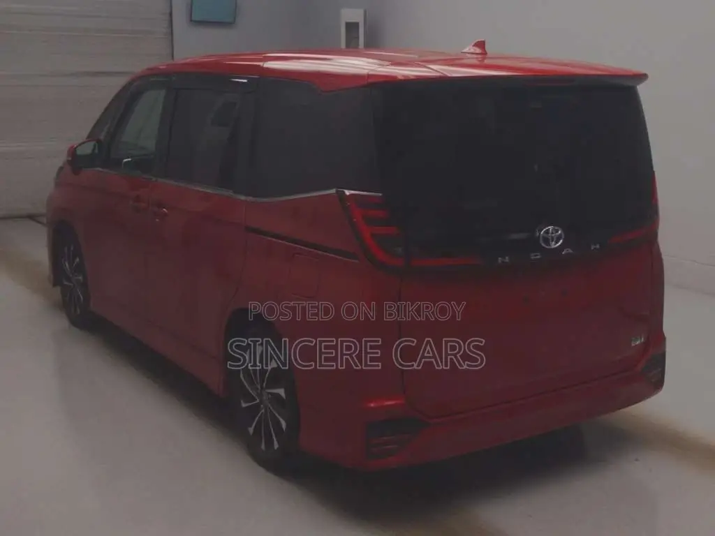 Toyota Noah SZ HYB 3.5POINT 2022