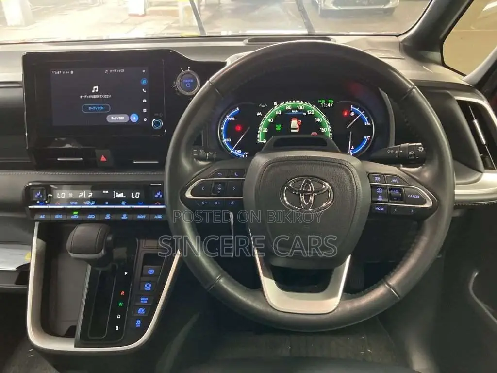 Toyota Noah SZ HYB 3.5POINT 2022