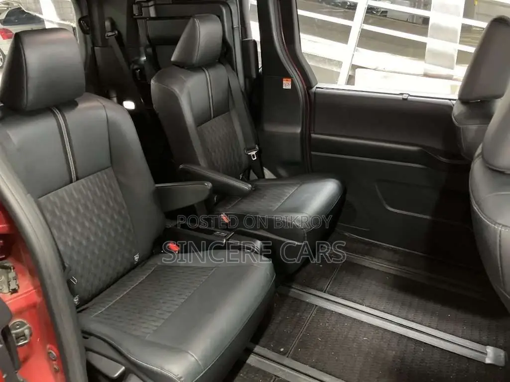 Toyota Noah SZ HYB 3.5POINT 2022