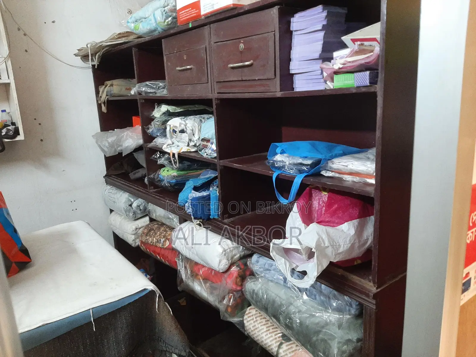দোকানের ডেকোরেশন সহ অন্যান্য মালামাল বিক্রয়