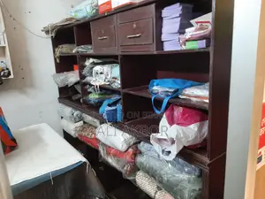 দোকানের ডেকোরেশন সহ অন্যান্য মালামাল বিক্রয়